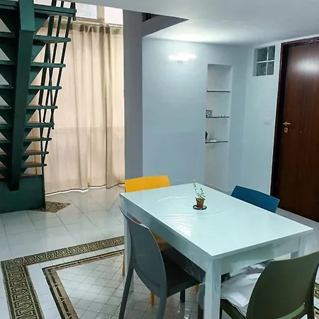 Liz House Toledo * Neapel